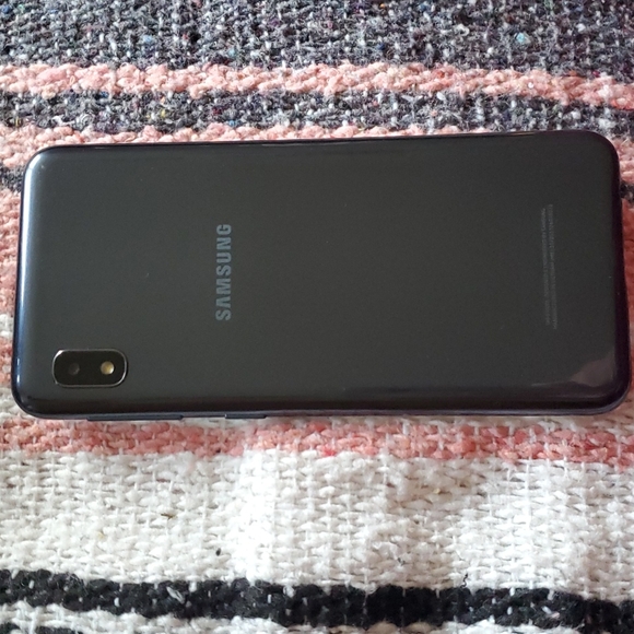 Samsung Galaxy A10e (Net10 phone) - Slate Blue - Picture 3 of 6